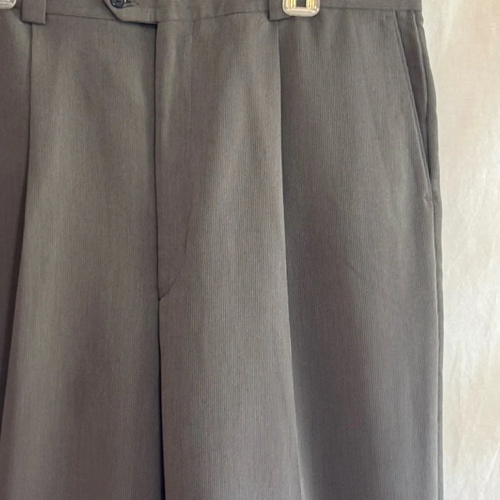 B-262 Men’s Bill‎ Blass Gray Pleated Front Dress Pants Size 38x33